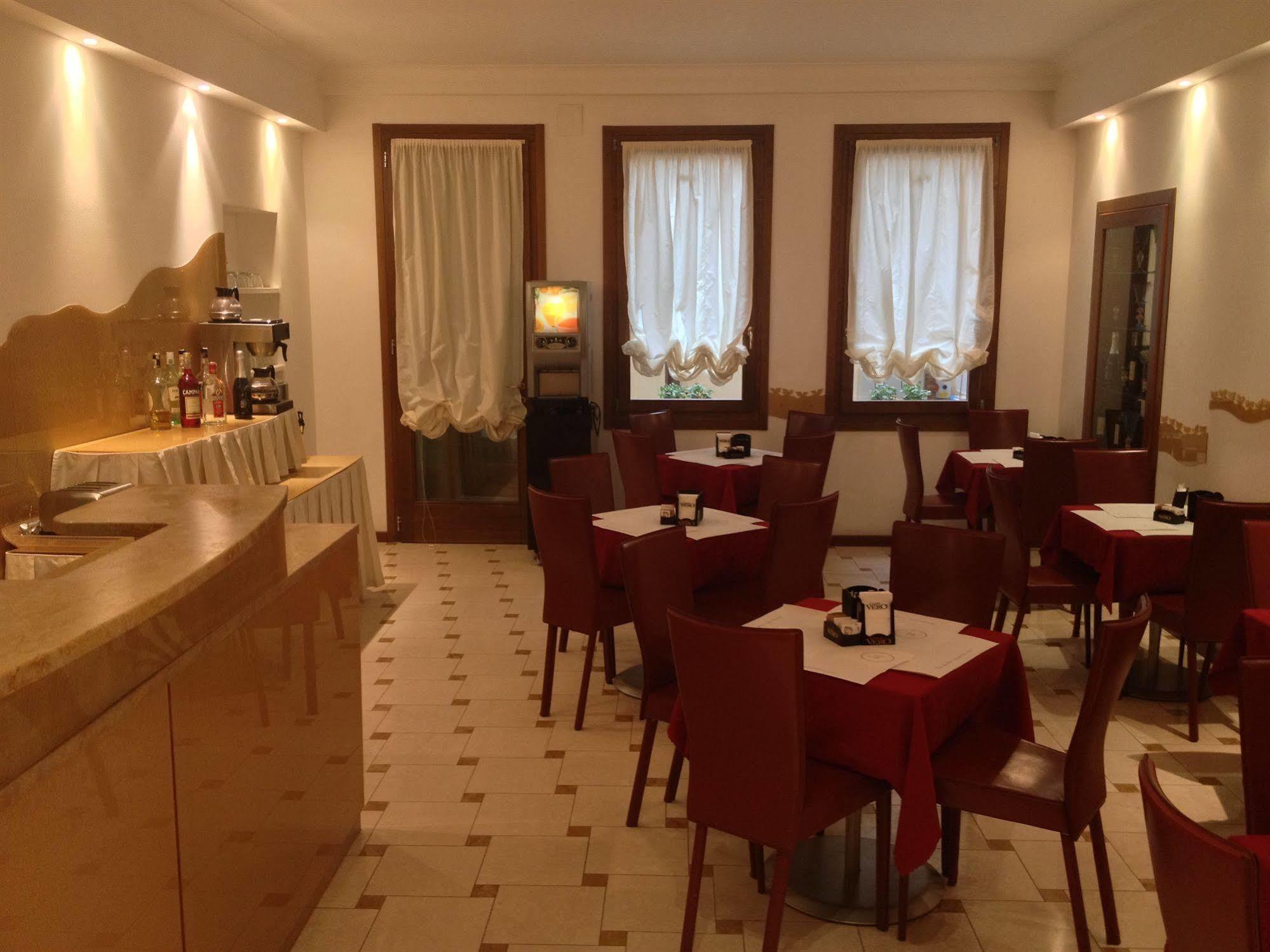 Hotel Agli Artisti Venesia Bagian luar foto