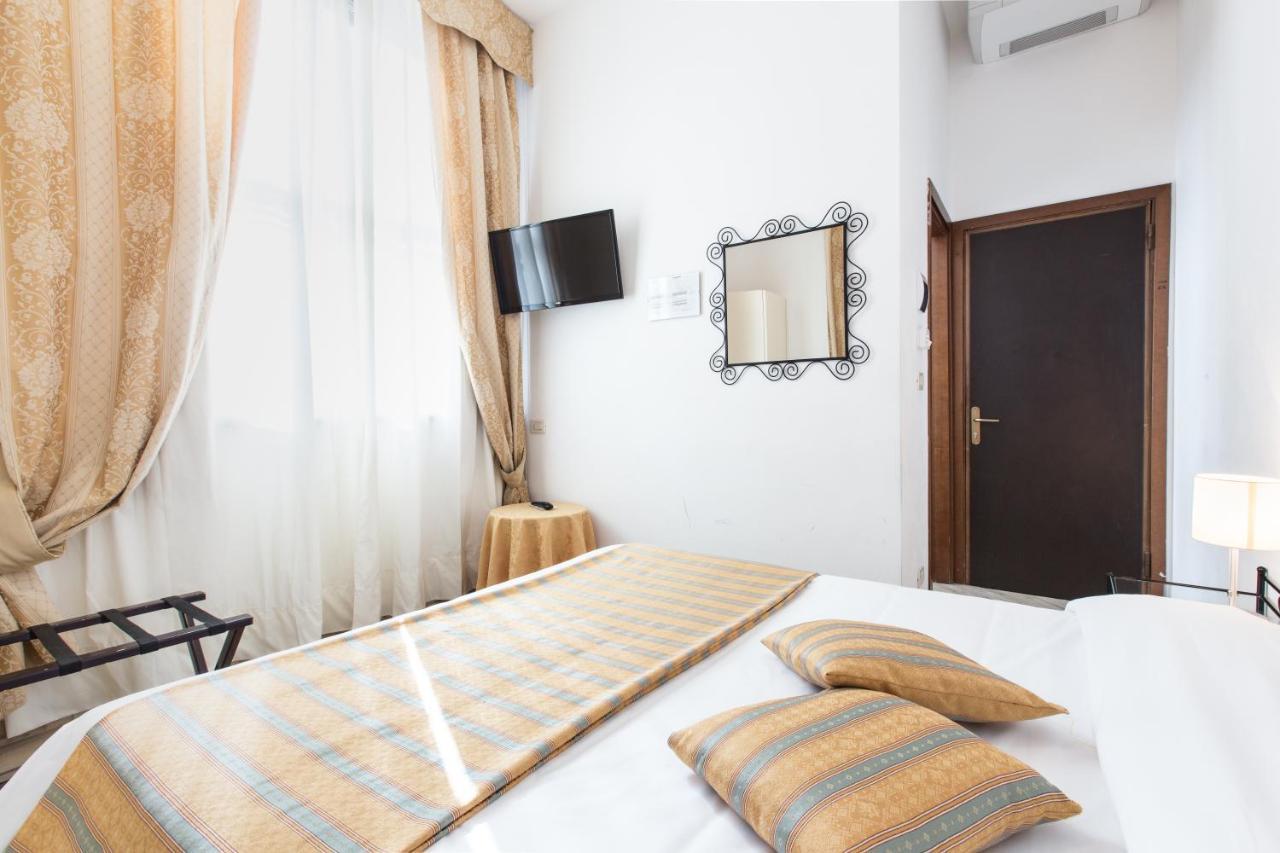 Hotel Agli Artisti Venesia Bagian luar foto