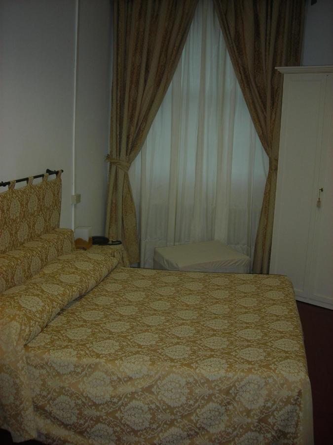 Hotel Agli Artisti Venesia Bagian luar foto